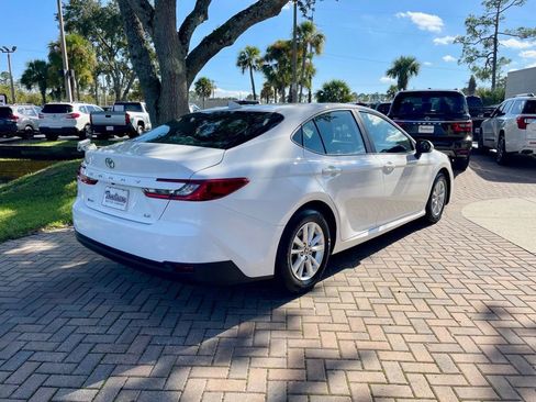 Used 2025 Toyota Camry LE image 5