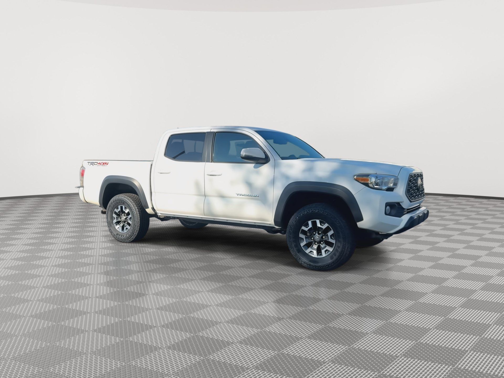 Used 2021 Toyota Tacoma TRD Off-Road w/ Technology Package AWD/4WD image 2