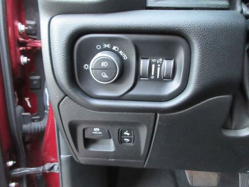 Used 2019 RAM 1500 Big Horn AWD/4WD image 26