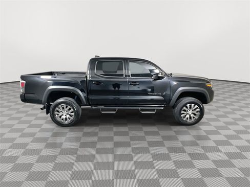 Used 2021 Toyota Tacoma TRD Off-Road image 9