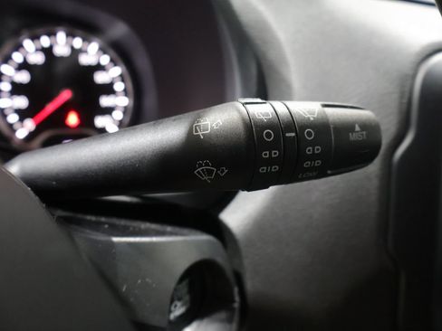 Used 2017 Jeep Renegade Latitude FWD image 38