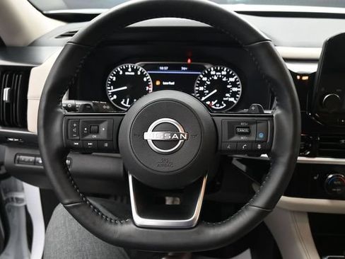 Used 2025 Nissan Pathfinder SL FWD image 45