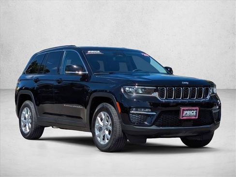 Used 2023 Jeep Grand Cherokee Limited AWD/4WD image 3
