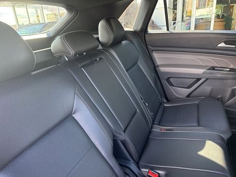 Used 2021 Volkswagen Atlas Cross Sport SEL R-Line image 30