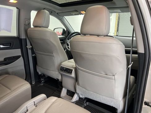 Used 2019 Toyota Highlander Limited Platinum AWD/4WD image 12