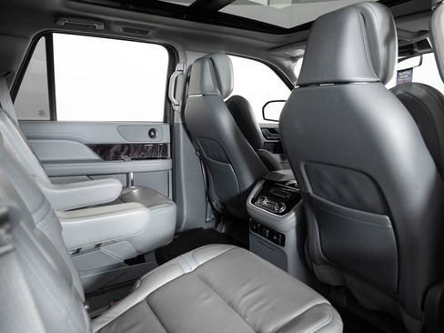 Used 2021 Lincoln Navigator Reserve w/ Cargo Convenience Package image 25