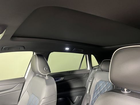 Used 2024 Volkswagen Atlas Cross Sport SEL Premium R-Line image 19