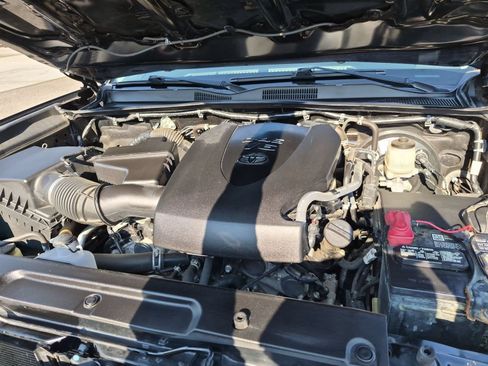 Used 2021 Toyota Tacoma SR5 AWD/4WD image 28
