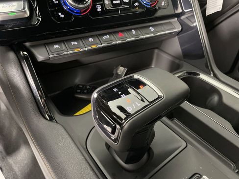 Used 2025 GMC Sierra 1500 AT4 w/ Technology Package image 16