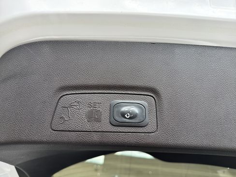 Used 2019 Lincoln MKC Select w/ Select Plus Package AWD/4WD image 25