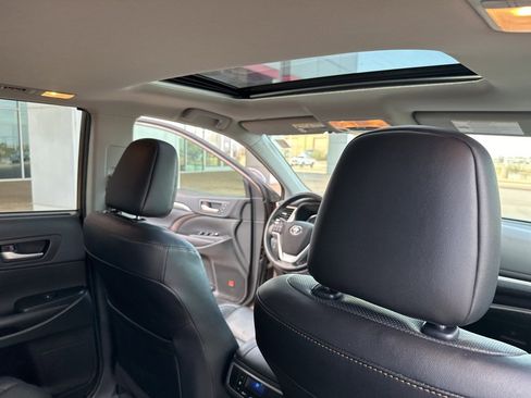 Used 2019 Toyota Highlander Limited image 19