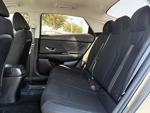 Used 2023 Hyundai Elantra SEL w/ Convenience Package FWD image 9