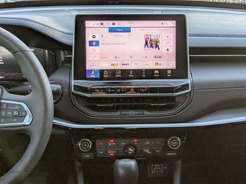 Used 2025 Jeep Compass Limited w/ High Altitude Package image 19