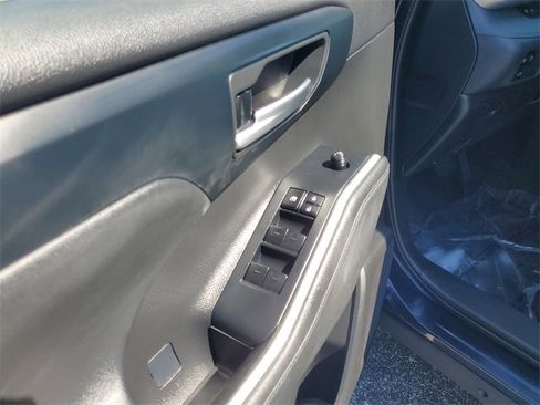 Used 2023 Toyota Highlander L image 11