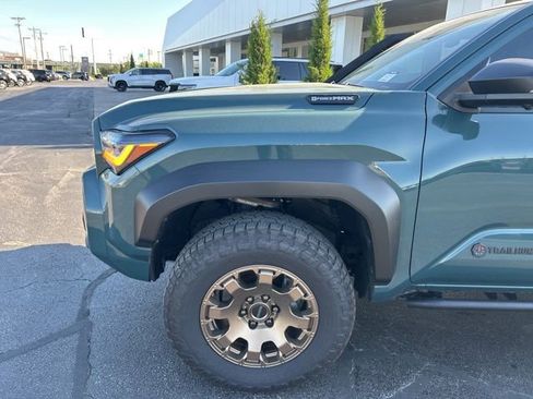 Used 2025 Toyota 4Runner Trailhunter AWD/4WD image 11