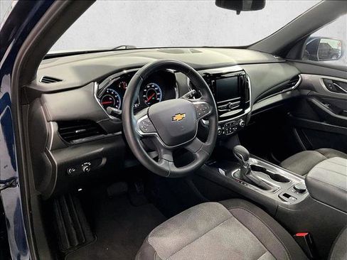 Used 2023 Chevrolet Traverse LT FWD image 14