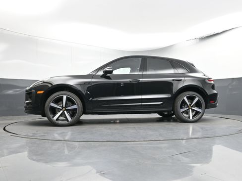 Certified 2025 Porsche Macan image 32