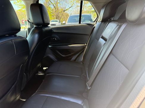 Used 2018 Chevrolet Trax LT w/ LT Convenience Package image 24