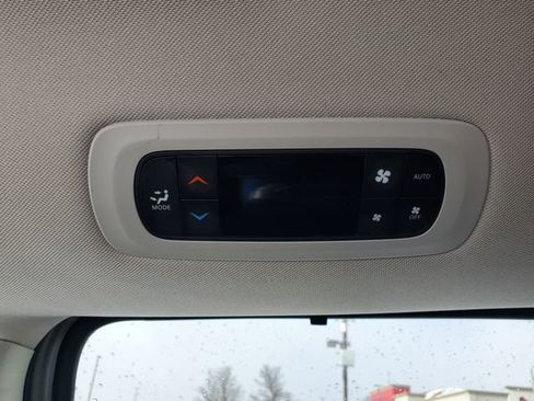 Certified 2024 Chrysler Pacifica Touring-L image 21