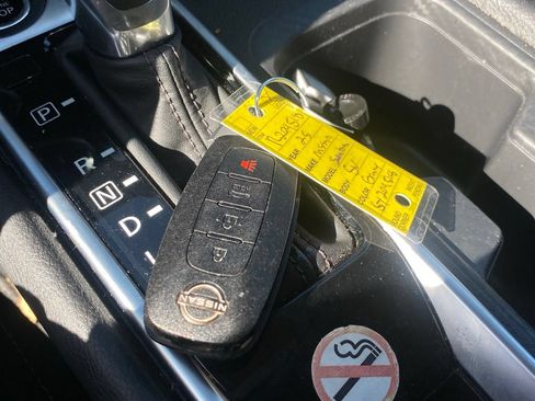 Used 2025 Nissan Sentra SV FWD image 11