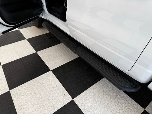 Used 2022 RAM 1500 Laramie AWD/4WD image 32