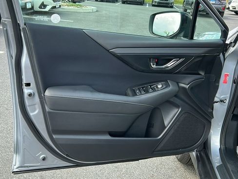 Used 2025 Subaru Outback Premium image 6