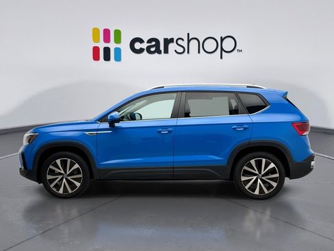 Used 2022 Volkswagen Taos SE w/ Panoramic Sunroof Package image 2