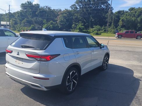 Used 2023 Mitsubishi Outlander SE AWD/4WD image 6