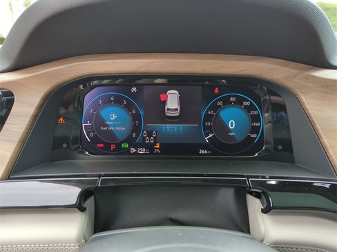 New 2025 Volkswagen Atlas SE image 43