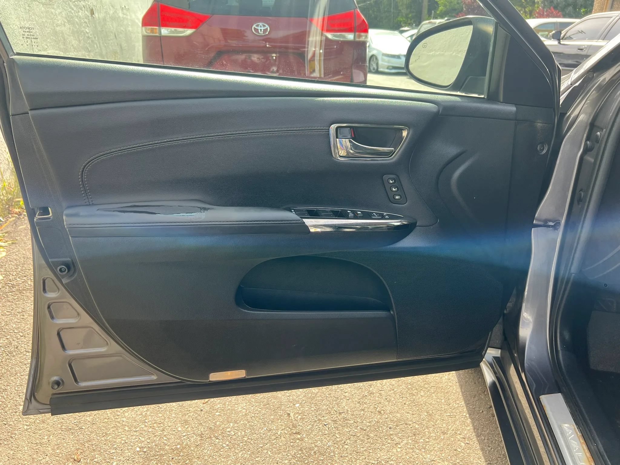 Used 2016 Toyota Avalon Touring w/ Protection Package FWD image 11