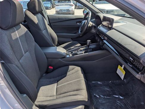 Used 2025 Honda Accord Sport image 12