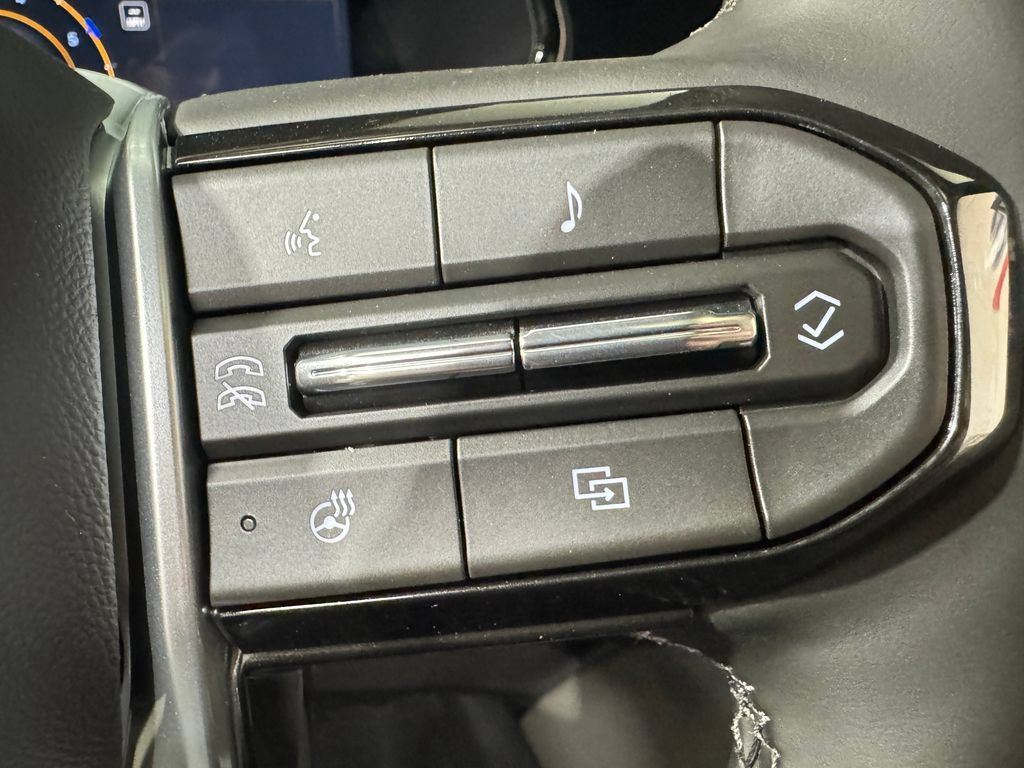 New 2026 Chevrolet Colorado ZR2 w/ Technology Package AWD/4WD image 18