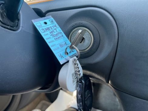Used 1997 Toyota Camry LE w/ Leather Trim Pkg FWD image 17