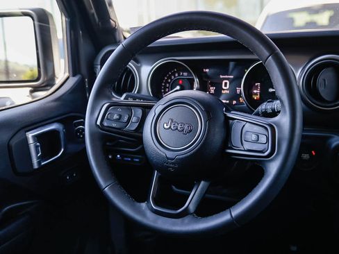 Used 2023 Jeep Wrangler Unlimited image 15