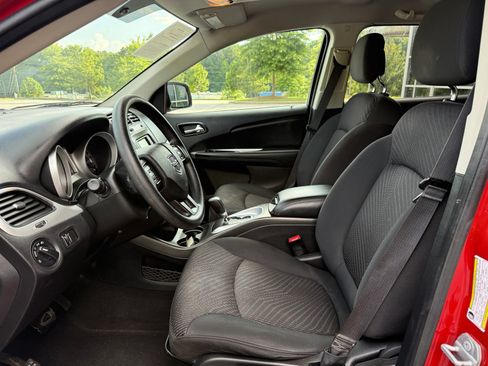 Used 2018 Dodge Journey SE w/ Blacktop Package FWD image 32
