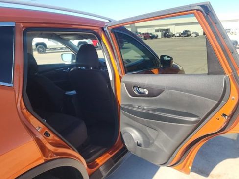 Used 2019 Nissan Rogue SV AWD/4WD image 23