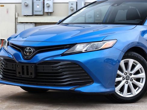 Used 2019 Toyota Camry LE FWD image 20