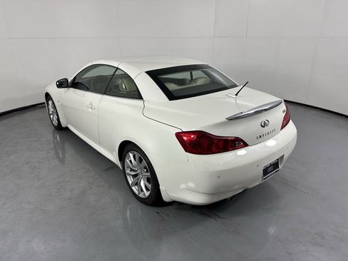 Used 2015 INFINITI Q60 Convertible w/ Premium Package RWD image 30