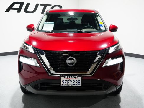 Used 2023 Nissan Rogue SV image 2