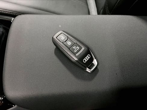 Used 2025 Audi Q6 e-tron Premium w/ Convenience Package image 13