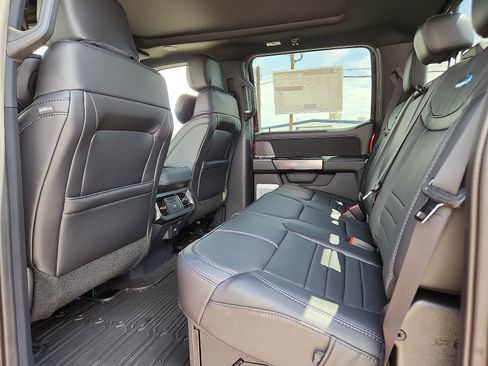 New 2026 Ford F350 4x4 Crew Cab DRW Super Duty image 9