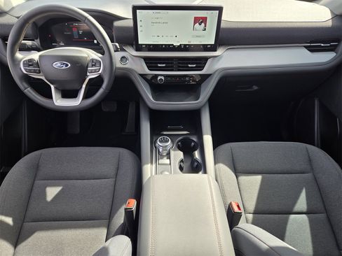 Used 2025 Ford Explorer Active image 24