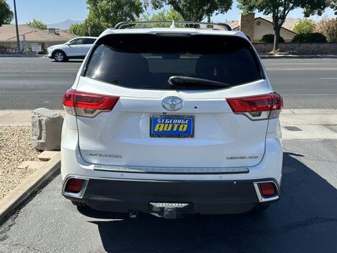Used 2019 Toyota Highlander Limited w/ Carpet Mat Package (TMS) AWD/4WD image 4