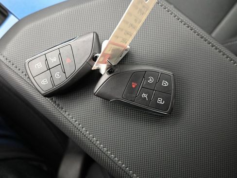 Used 2024 Chevrolet Equinox EV LT image 11