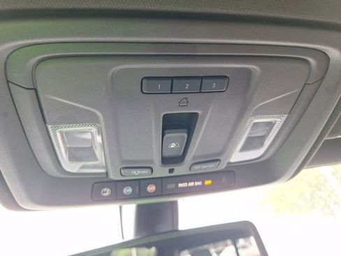 Used 2021 Chevrolet Silverado 1500 LTZ AWD/4WD image 32