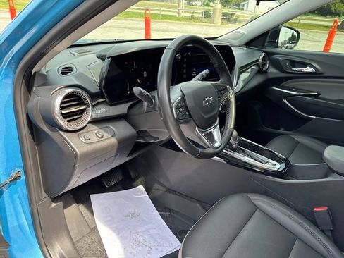 Used 2025 Chevrolet Trax ACTIV w/ Sunroof Package FWD image 33