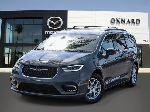 Used 2022 Chrysler Pacifica Touring-L FWD image 1