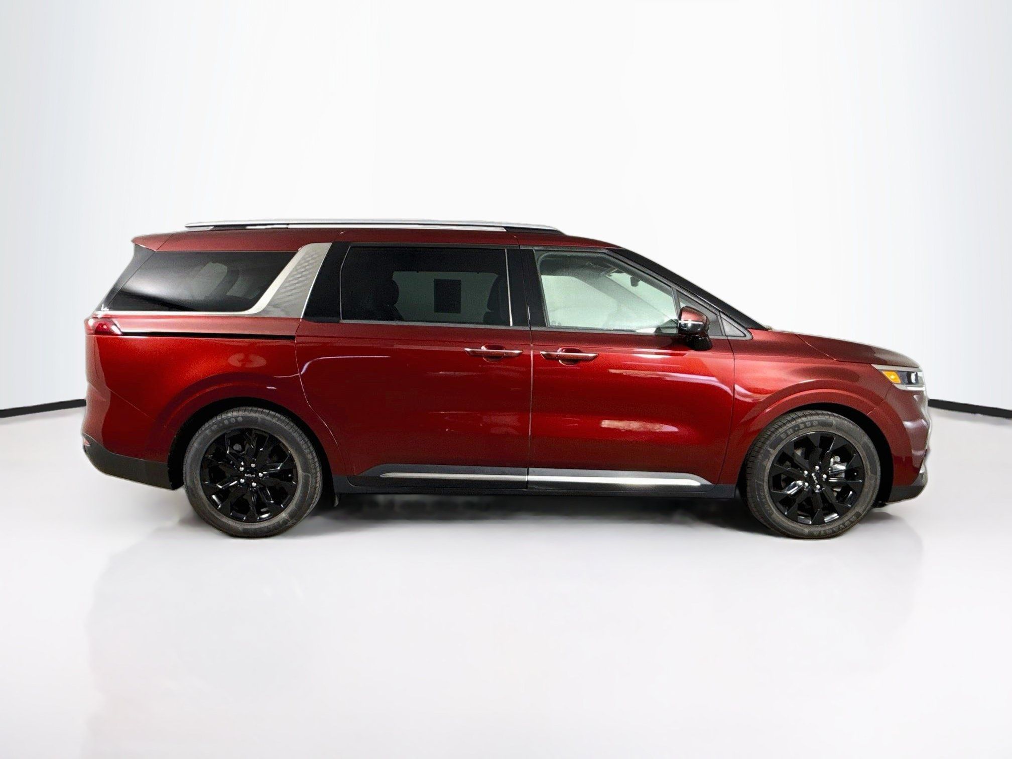 Used 2023 Kia Carnival SX FWD image 2