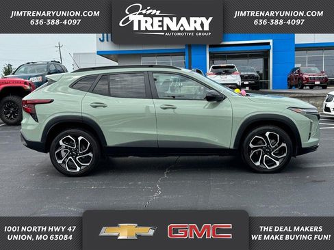 Used 2024 Chevrolet Trax RS w/ Sunroof Package FWD image 1