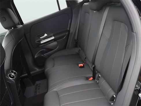 Used 2025 Mercedes-Benz GLA 250 4MATIC image 41